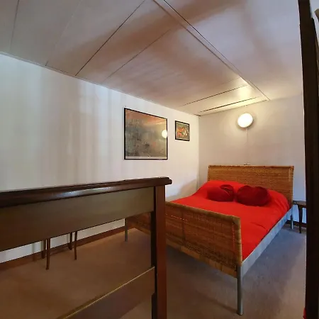 Апартаменты Alluring In Near The Sea Варацце