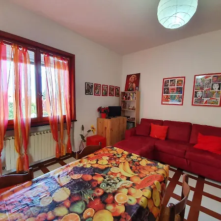 Апартаменты Alluring In Near The Sea Варацце